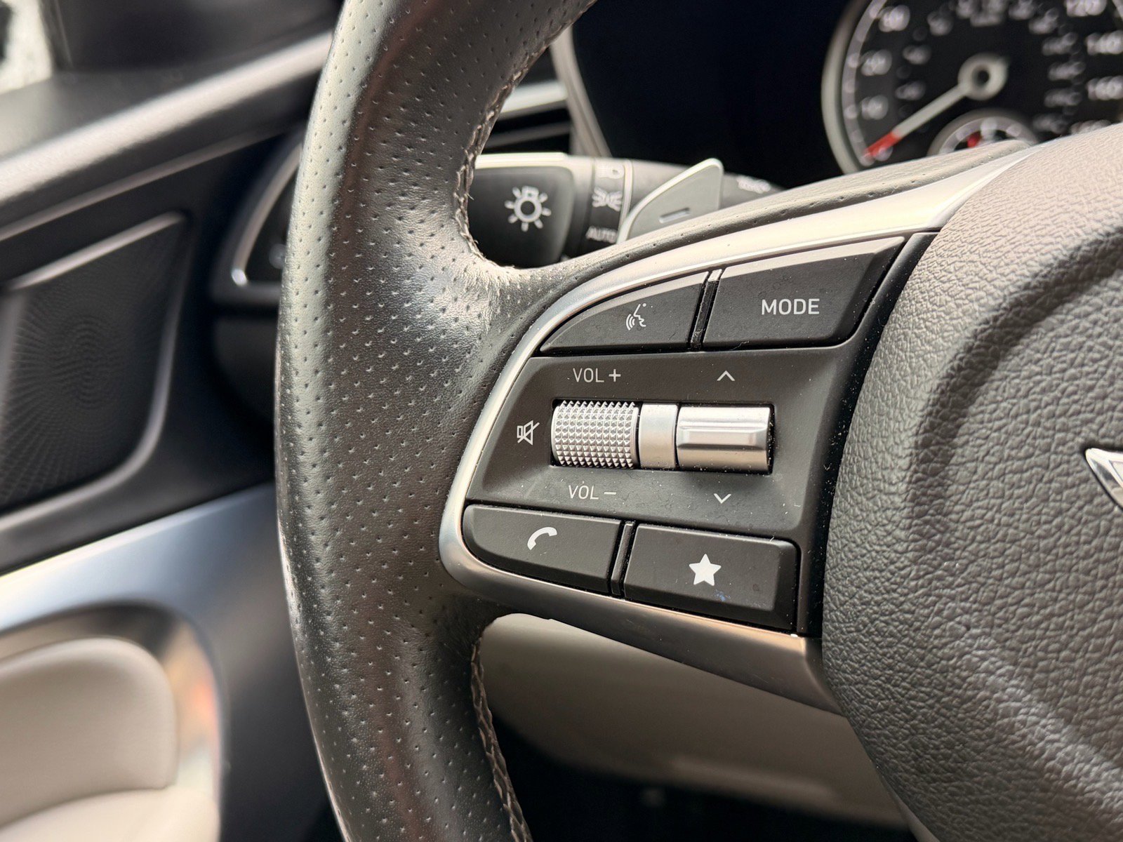 Used 2023 Genesis G70 2.0T AWD/4WD image 15