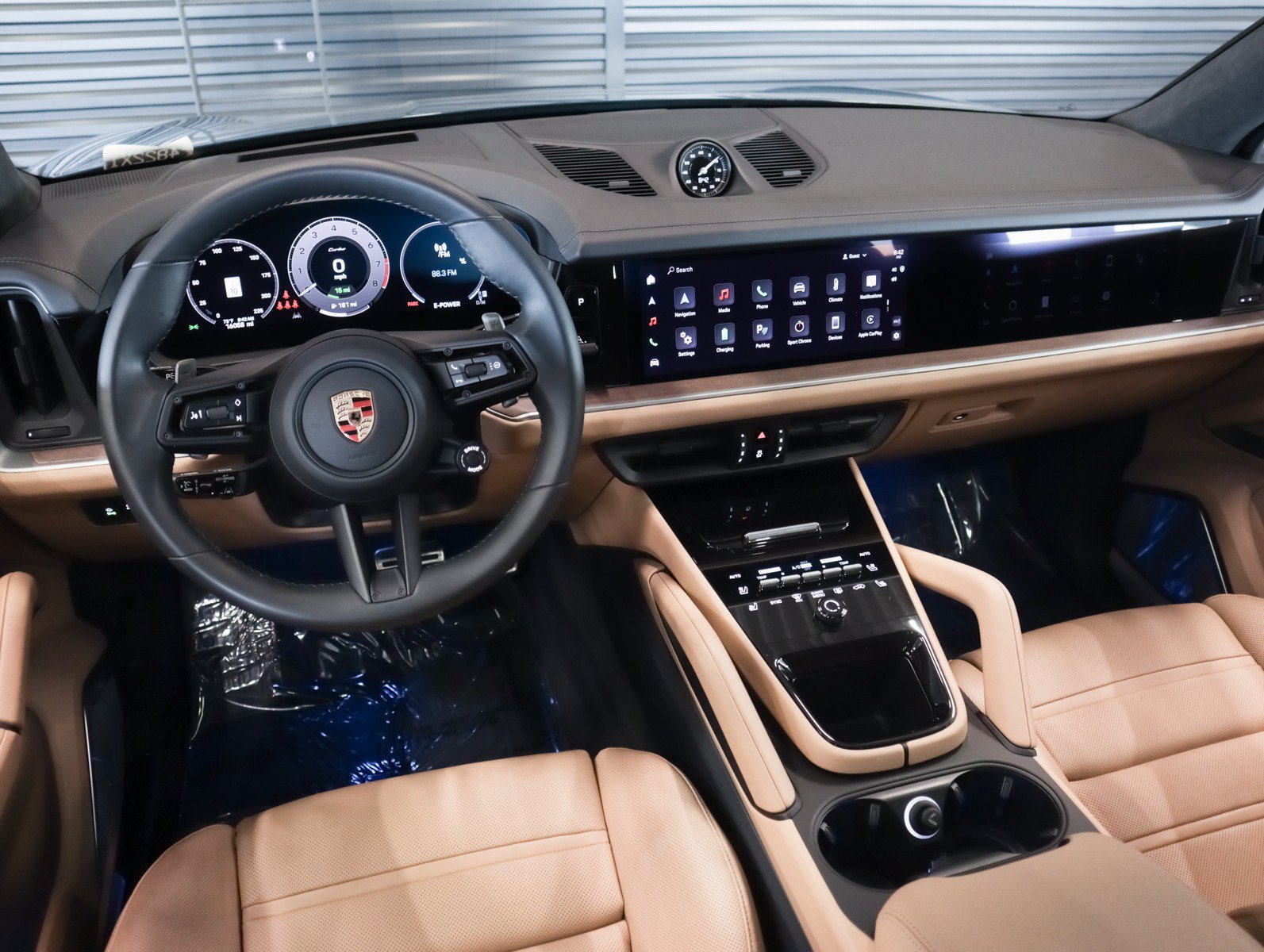 Certified 2024 Porsche Cayenne Turbo AWD/4WD image 18