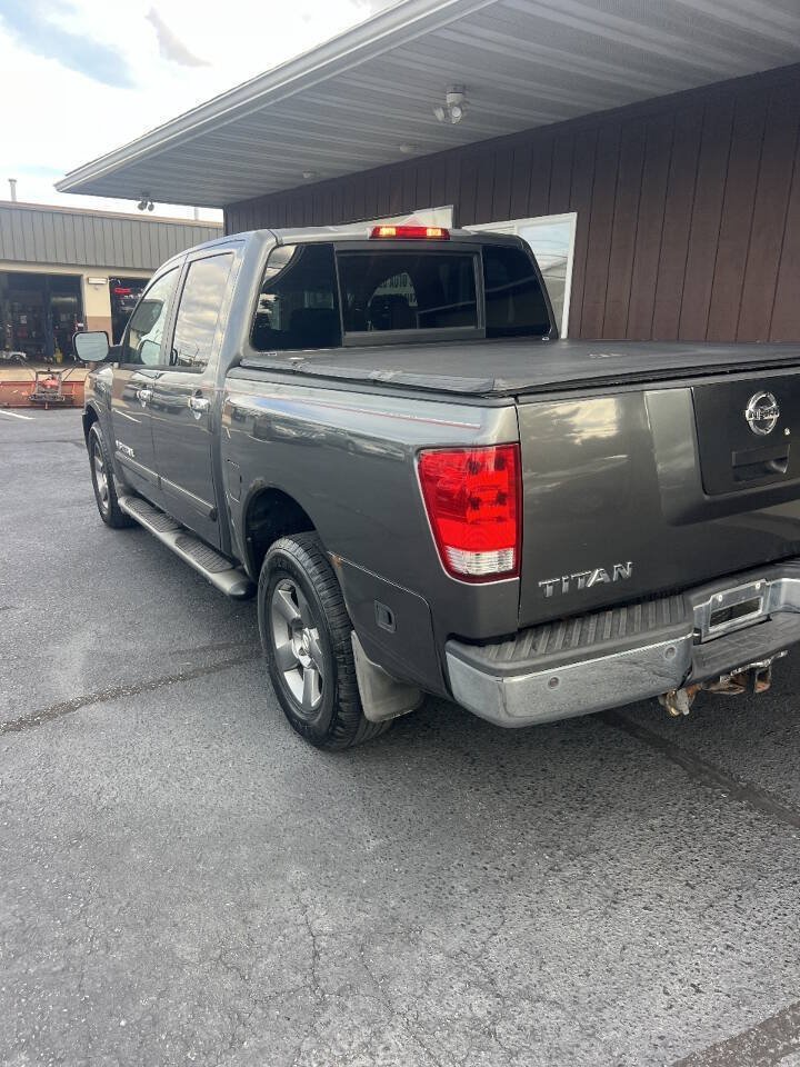 Used 2005 Nissan Titan SE w/ (W01) Utility Bed Pkg AWD/4WD image 4