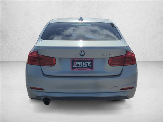 Used 2018 BMW 320i Sedan video 3