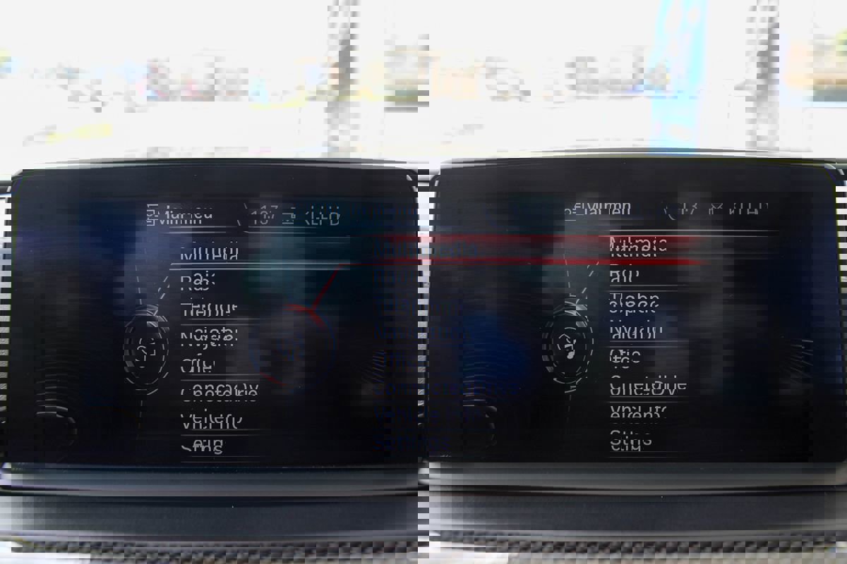 Used 2015 BMW M4 Convertible image 42