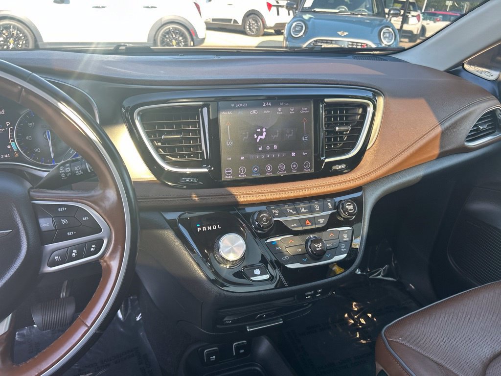 Used 2019 Chrysler Pacifica Limited w/ Advanced Safetytec Group FWD image 30