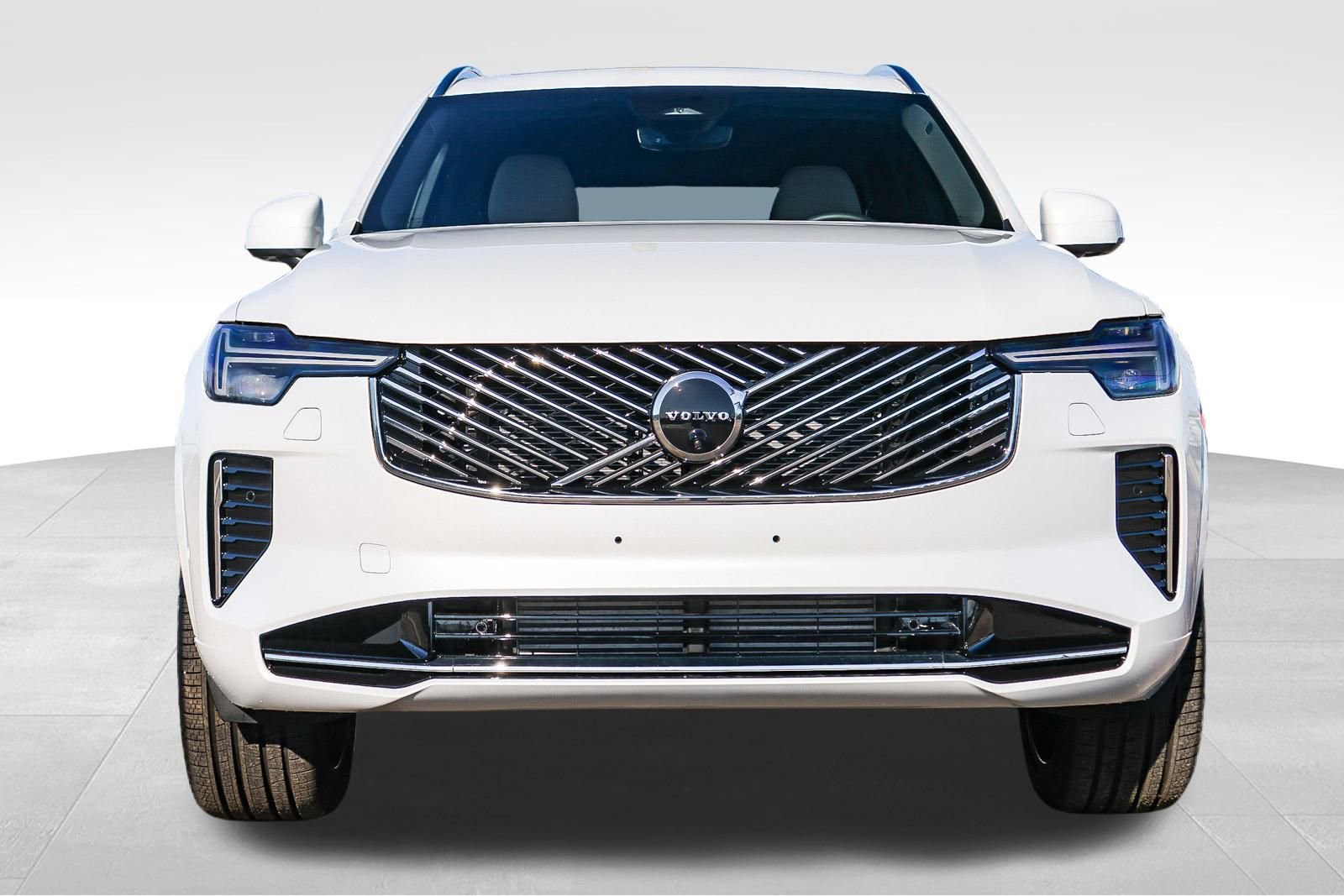 New 2026 Volvo XC90 T8 Plus w/ Protection Package Premier AWD/4WD image 2