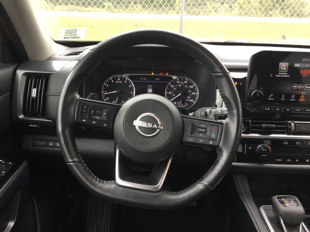 Used 2023 Nissan Pathfinder SL AWD/4WD image 32