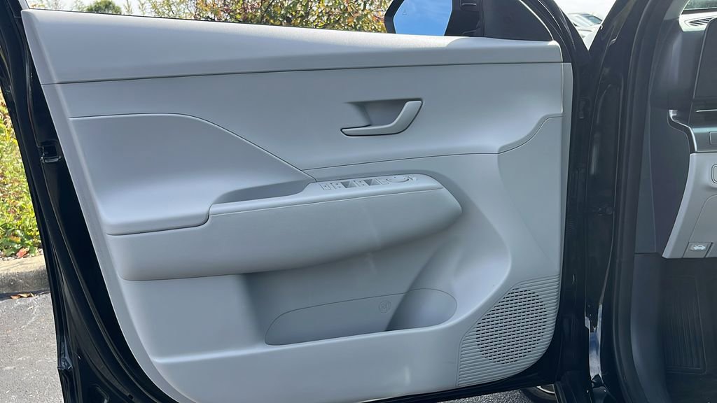 Used 2025 Hyundai Kona SEL image 11