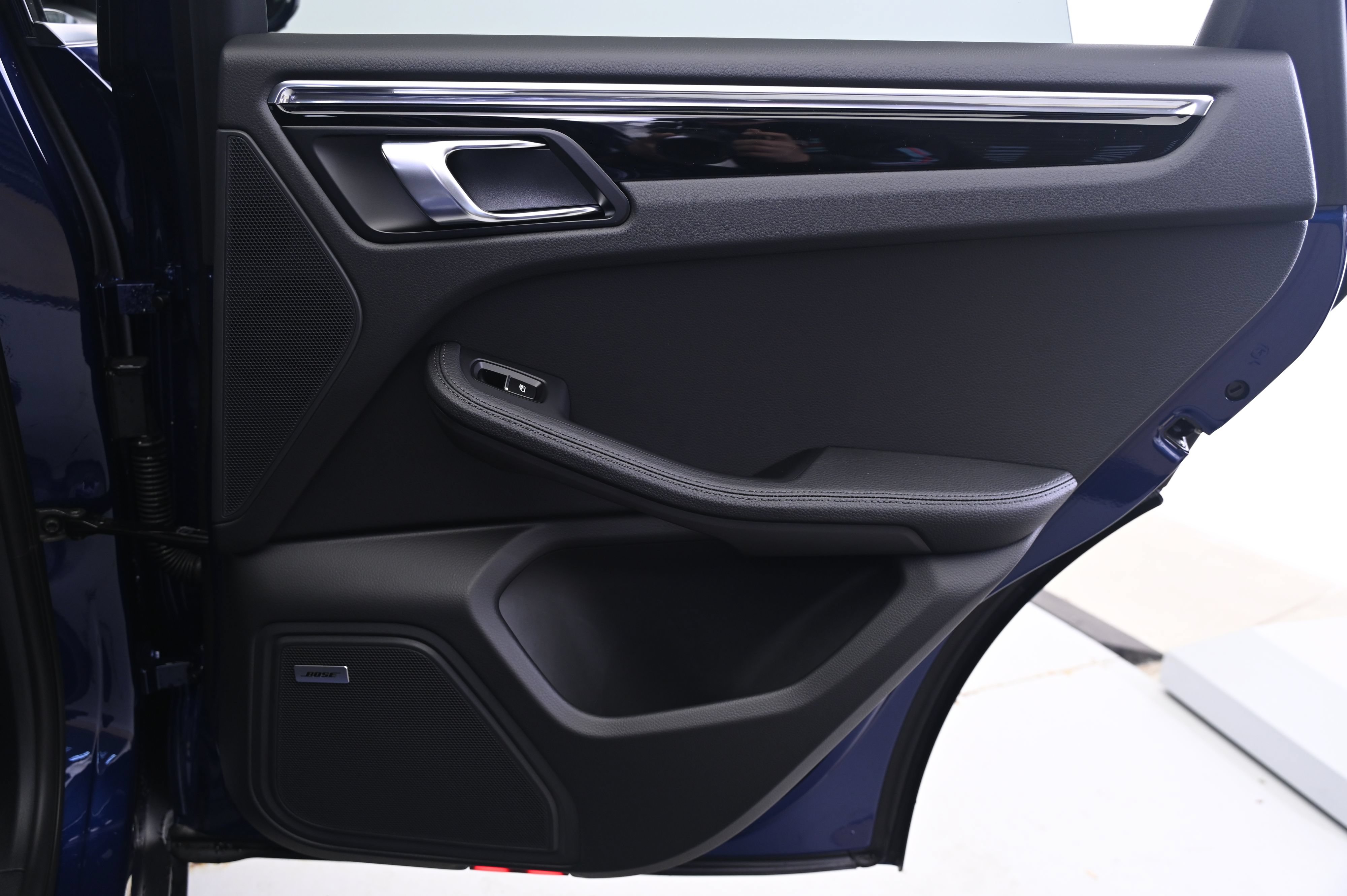 Certified 2026 Porsche Macan AWD/4WD image 16