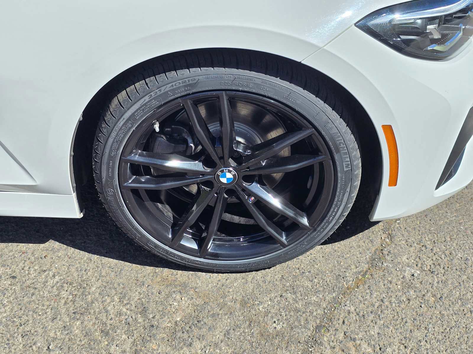 Used 2022 BMW 330i xDrive Sedan w/ M Sport Package image 9