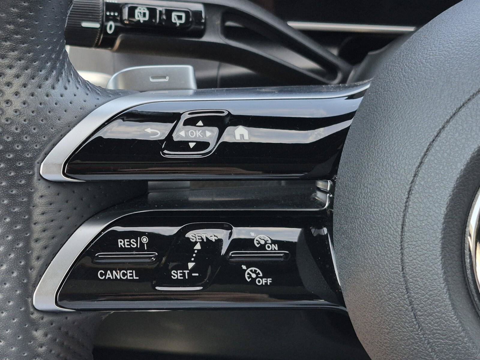 Used 2024 Mercedes-Benz GLC 300 image 26