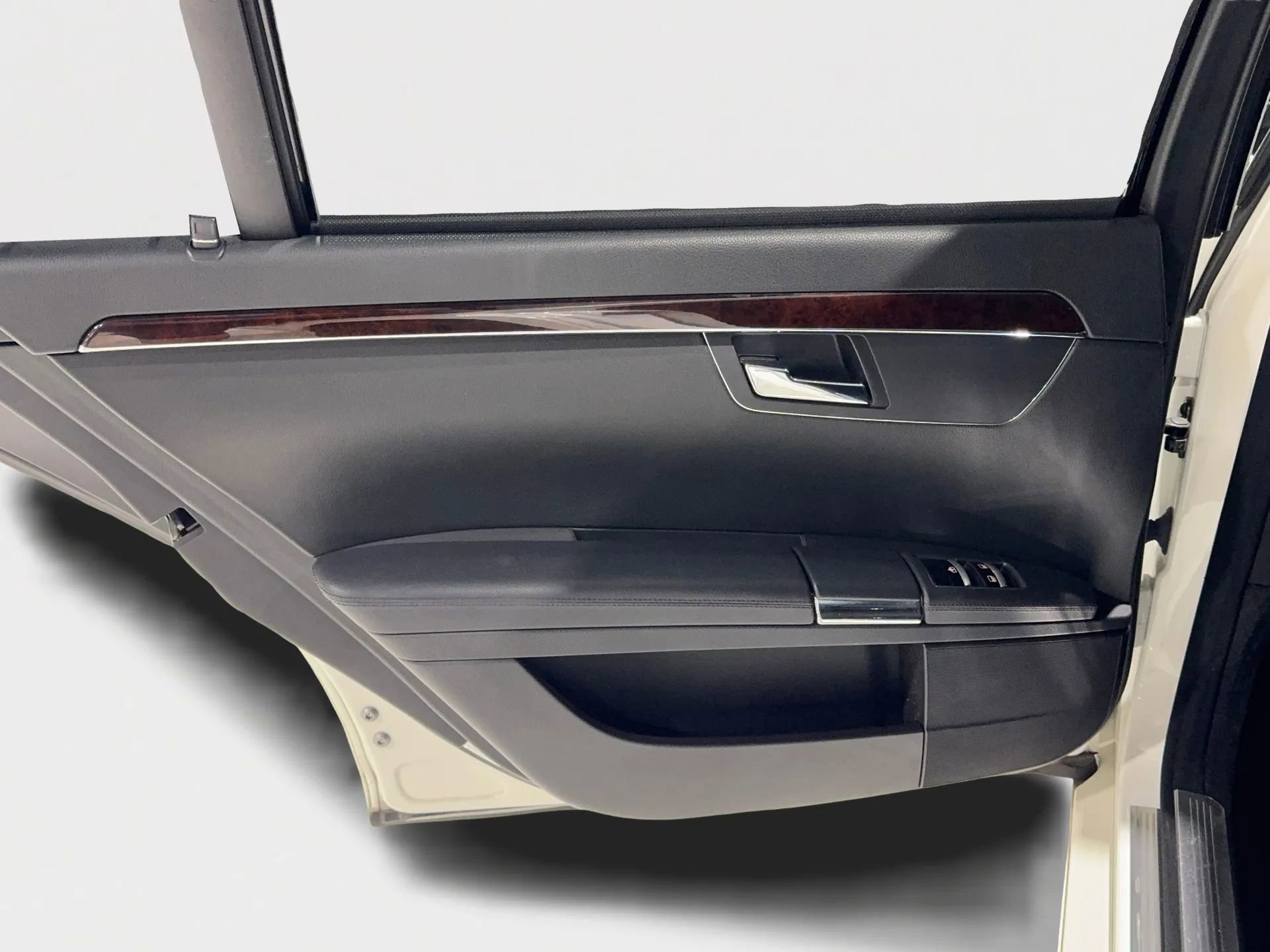 Used 2013 Mercedes-Benz S 550 image 16