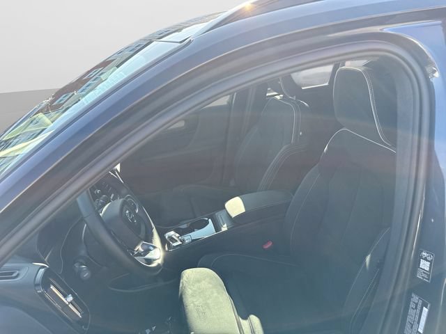 Certified 2026 Volvo EX40 Ultra AWD/4WD image 16