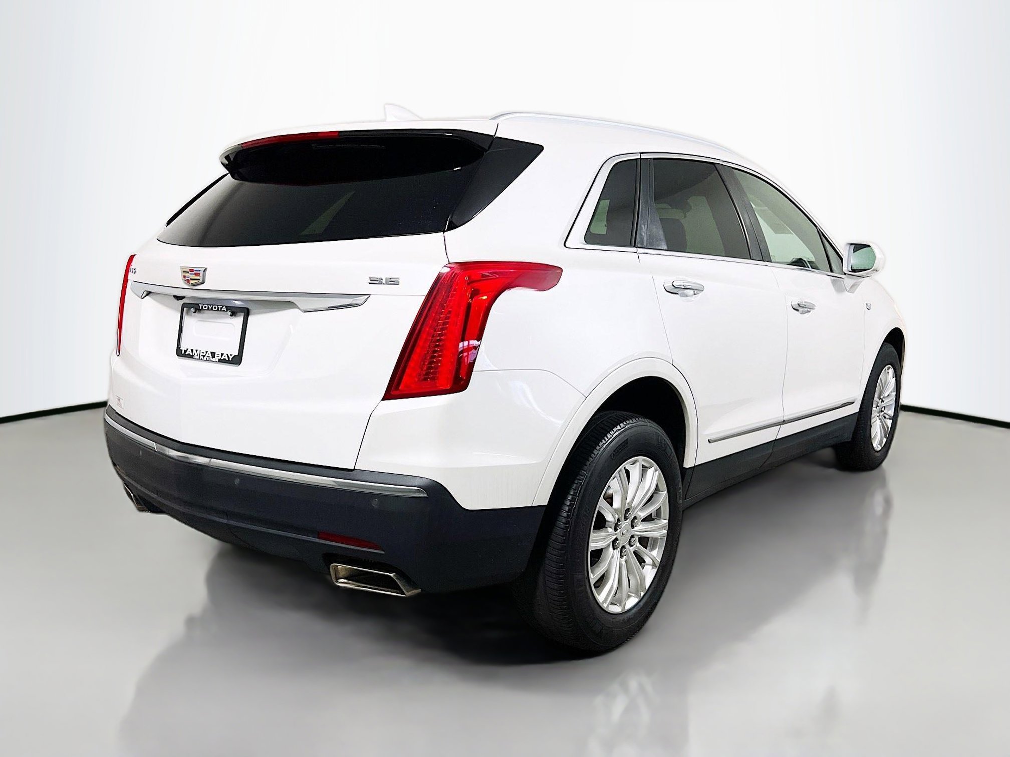Used 2017 Cadillac XT5 FWD image 4