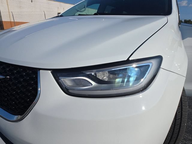 Used 2023 Chrysler Pacifica Touring-L FWD image 27