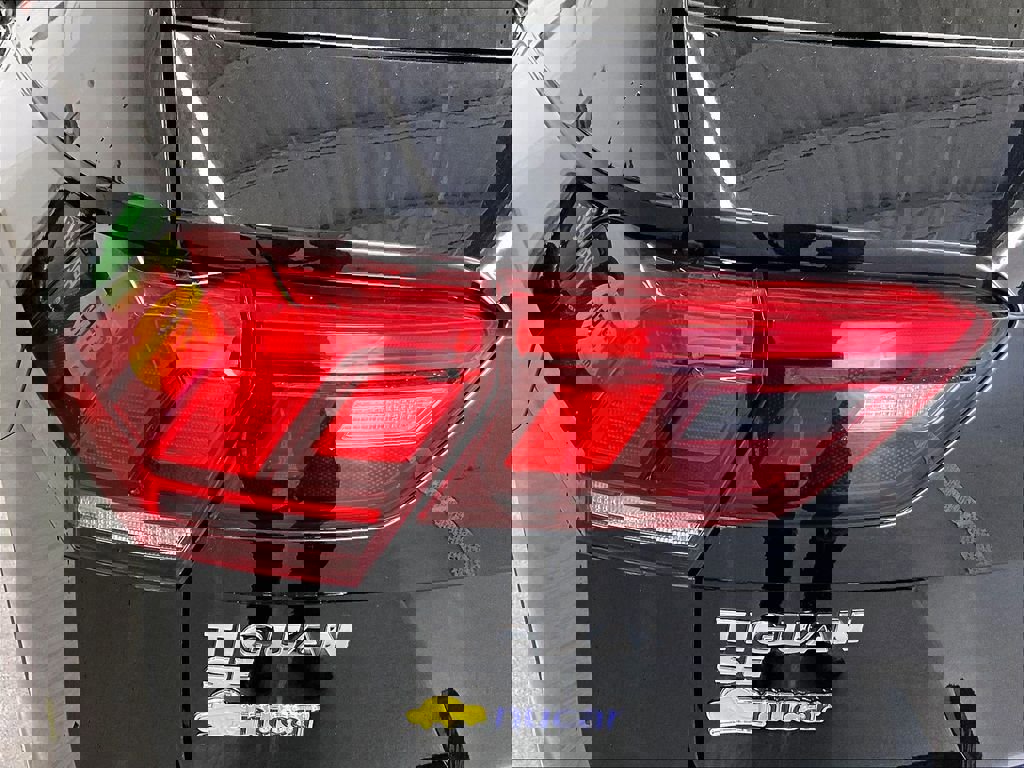 Used 2021 Volkswagen Tiguan SE AWD/4WD image 31