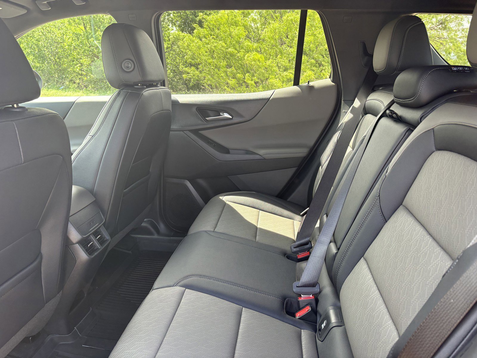New 2026 Chevrolet Equinox LT w/ Convenience Package II FWD image 13