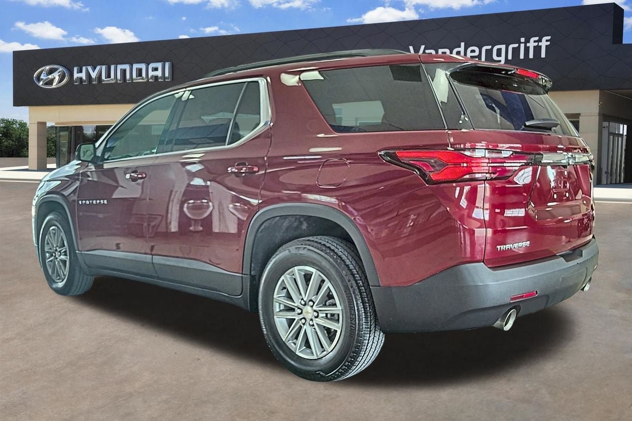Used 2023 Chevrolet Traverse LT FWD image 2