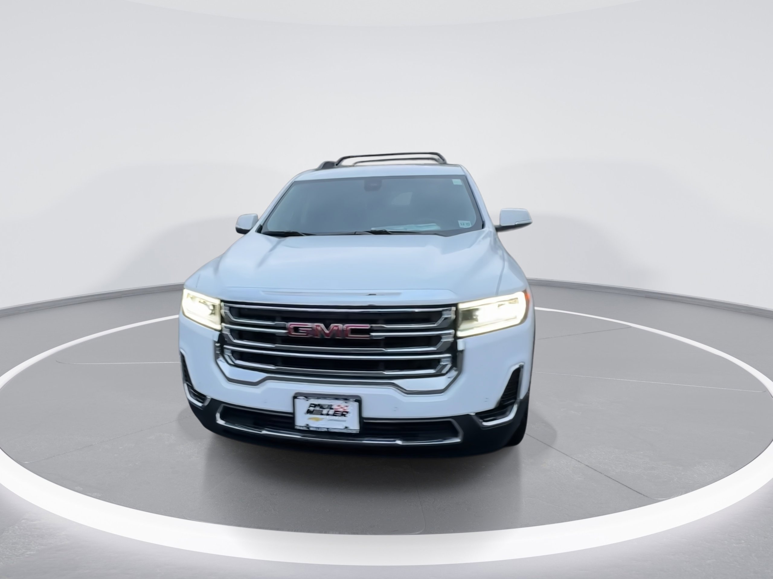 Used 2023 GMC Acadia SLE w/ Driver Convenience Package image 3