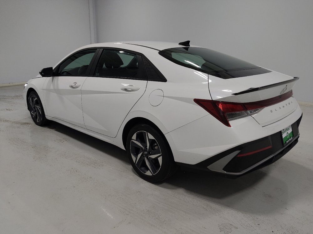 Used 2025 Hyundai Elantra Sport FWD image 5