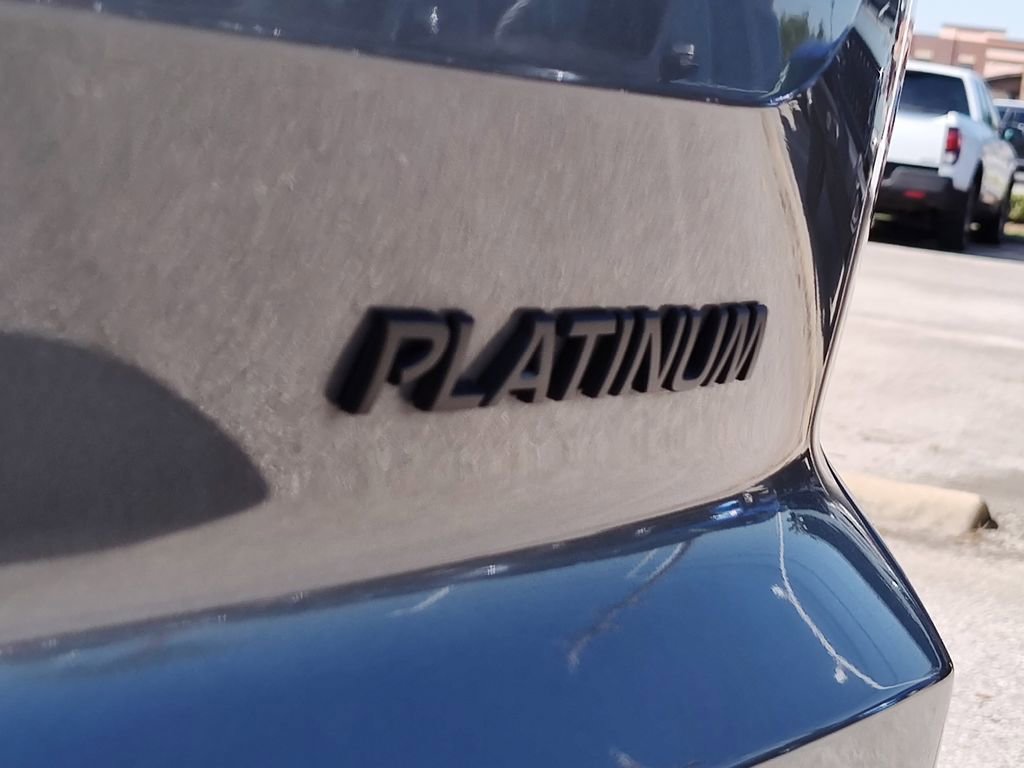 Used 2025 Nissan Pathfinder Platinum image 6
