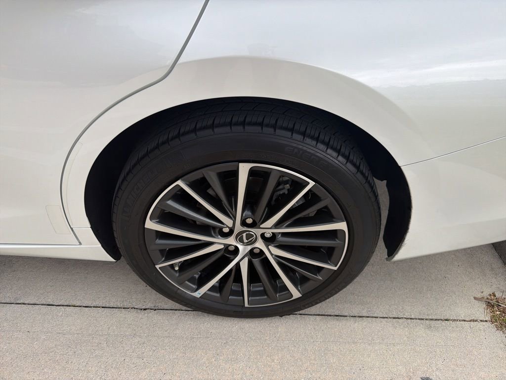 Used 2024 Lexus ES 250 w/ Premium Package AWD/4WD image 7