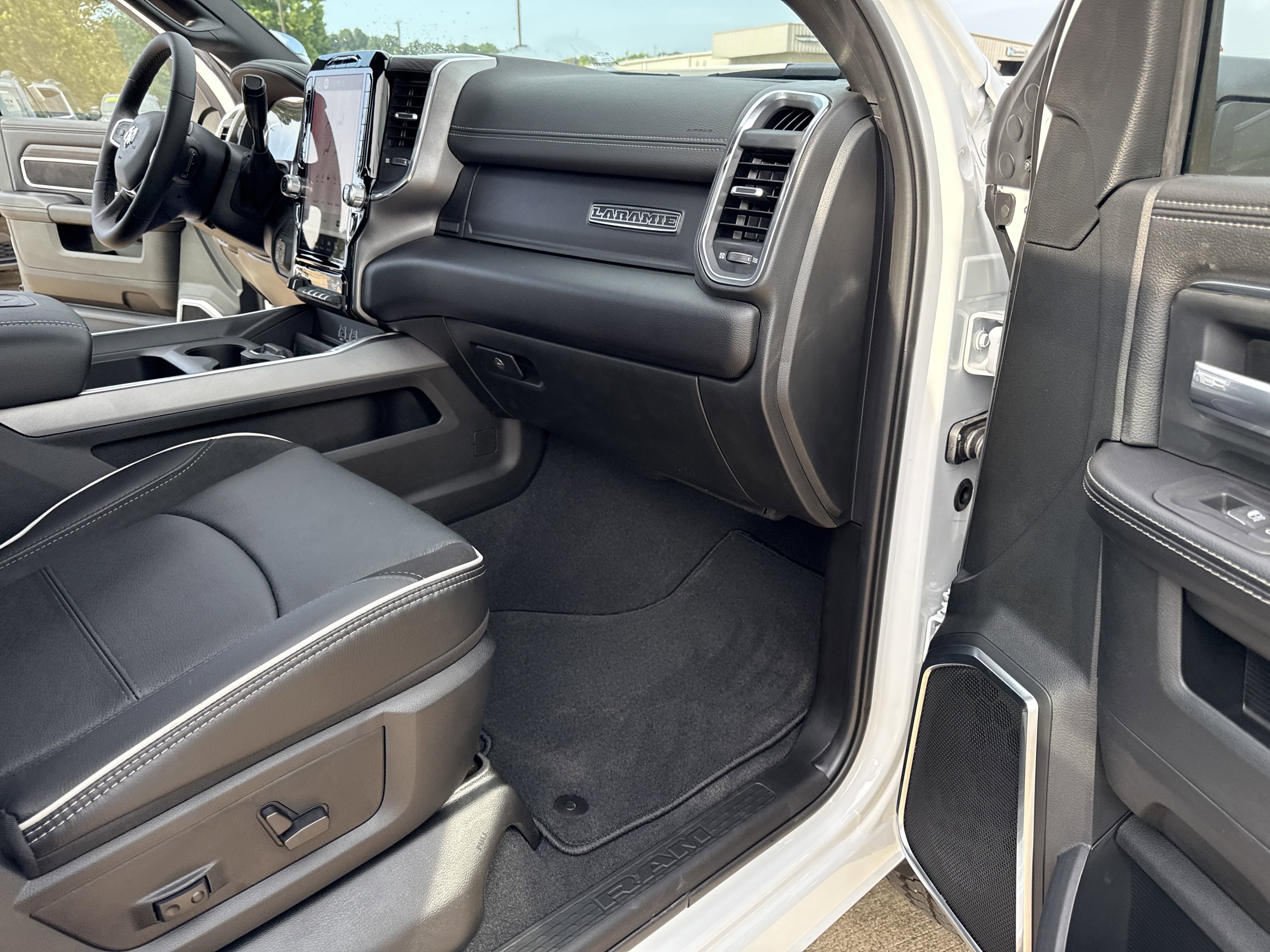 New 2025 RAM 2500 Laramie image 28
