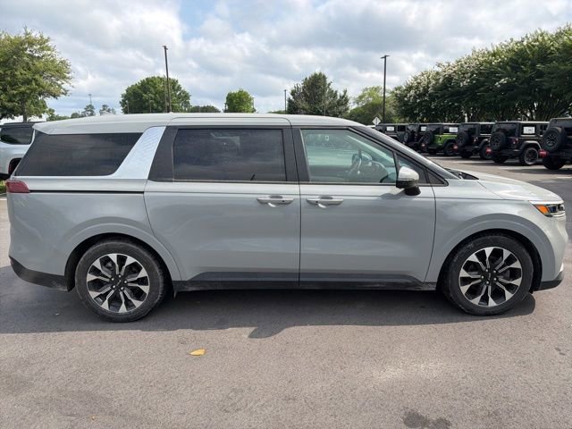 Used 2023 Kia Carnival EX FWD image 2