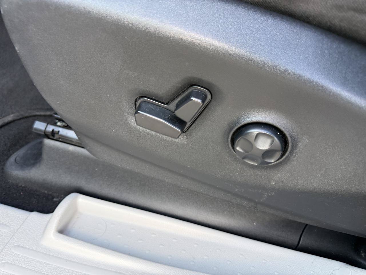 Used 2020 Chrysler Voyager LX w/ Cold Weather Group FWD image 10