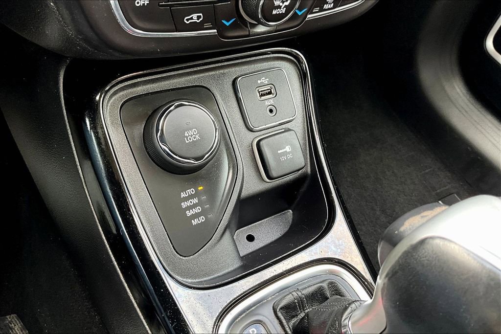 Used 2018 Jeep Compass Latitude w/ Popular Equipment Group image 32