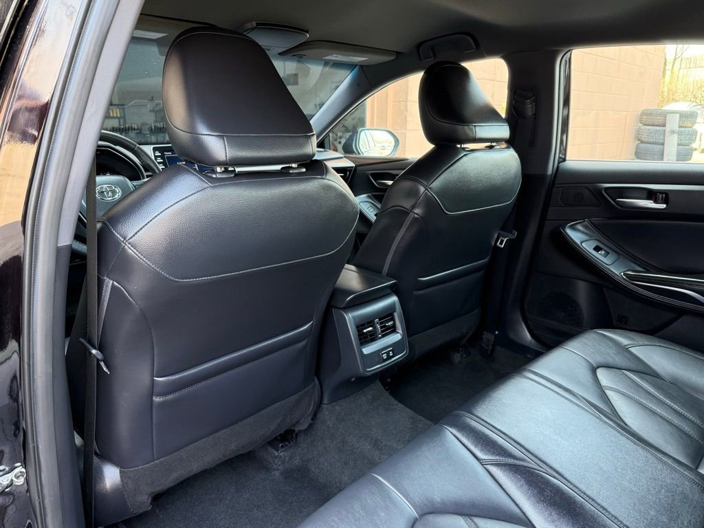 Used 2022 Toyota Avalon XLE FWD image 15