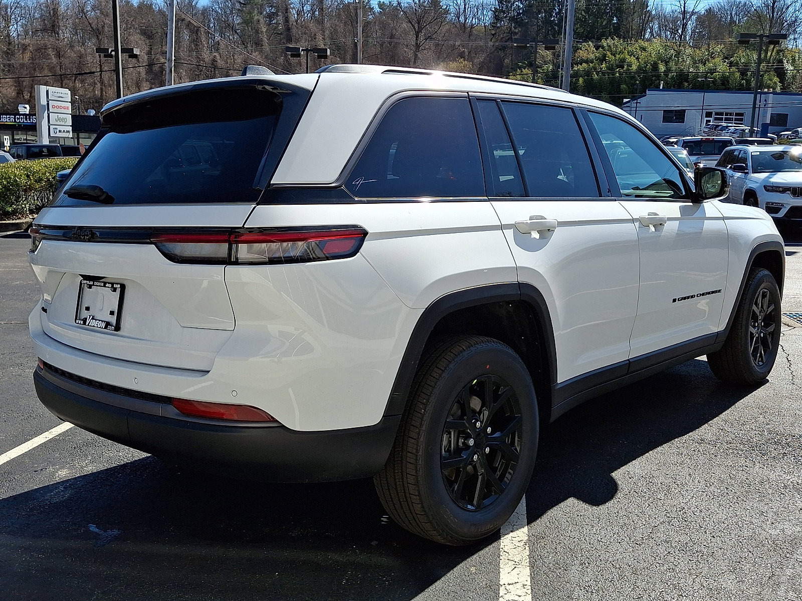 New 2026 Jeep Grand Cherokee Altitude AWD/4WD image 3