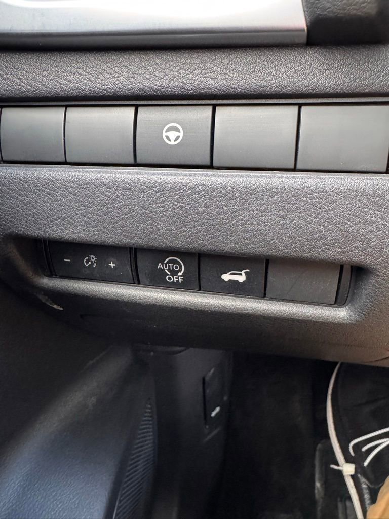 Used 2023 Nissan Rogue SV w/ SV Premium B Package image 27