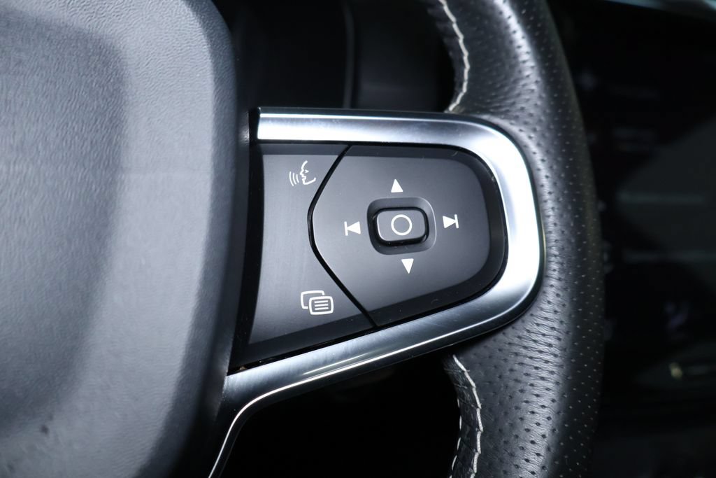 Used 2020 Volvo XC40 T5 R-Design AWD/4WD image 22