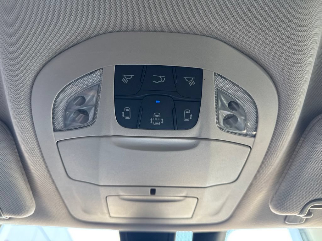 Used 2019 Chrysler Pacifica Touring Plus w/ Tire & Wheel Group FWD image 37