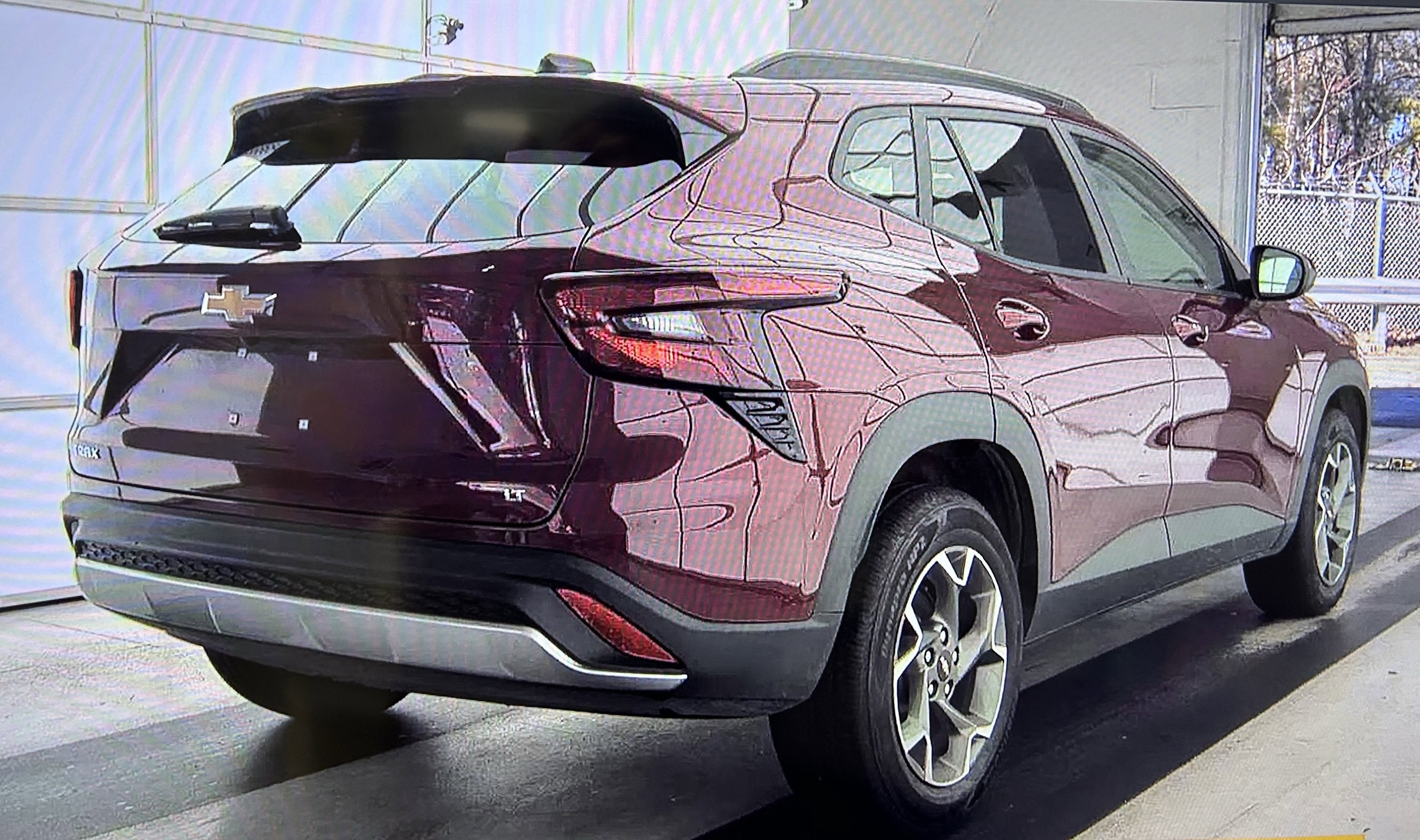 Used 2025 Chevrolet Trax LT w/ LT Convenience Package image 5