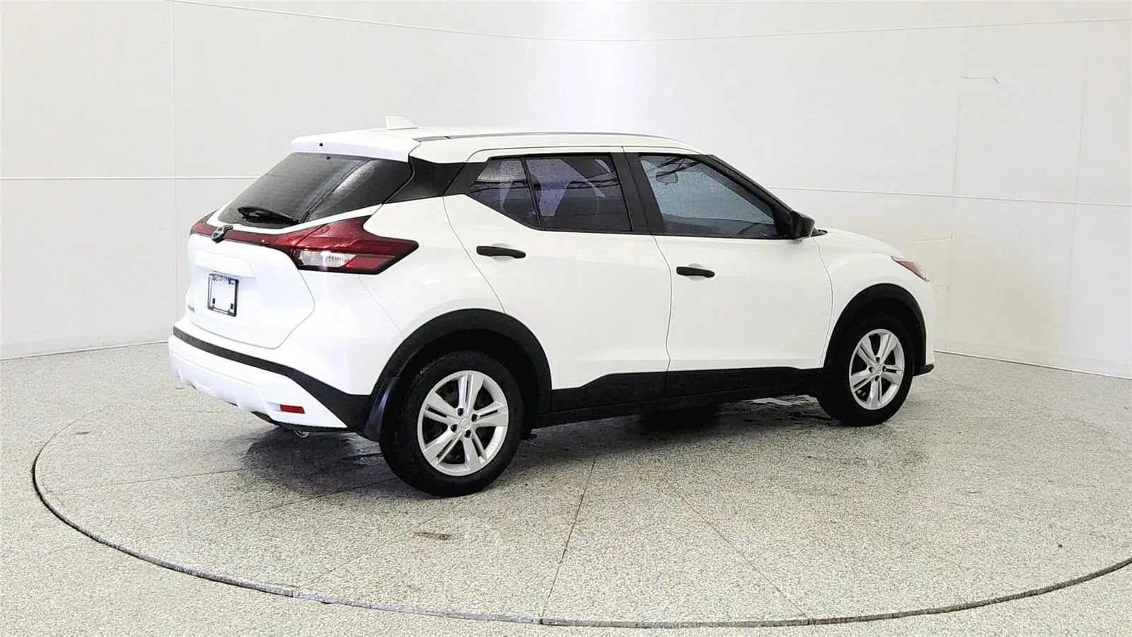 Used 2023 Nissan Kicks S FWD image 7