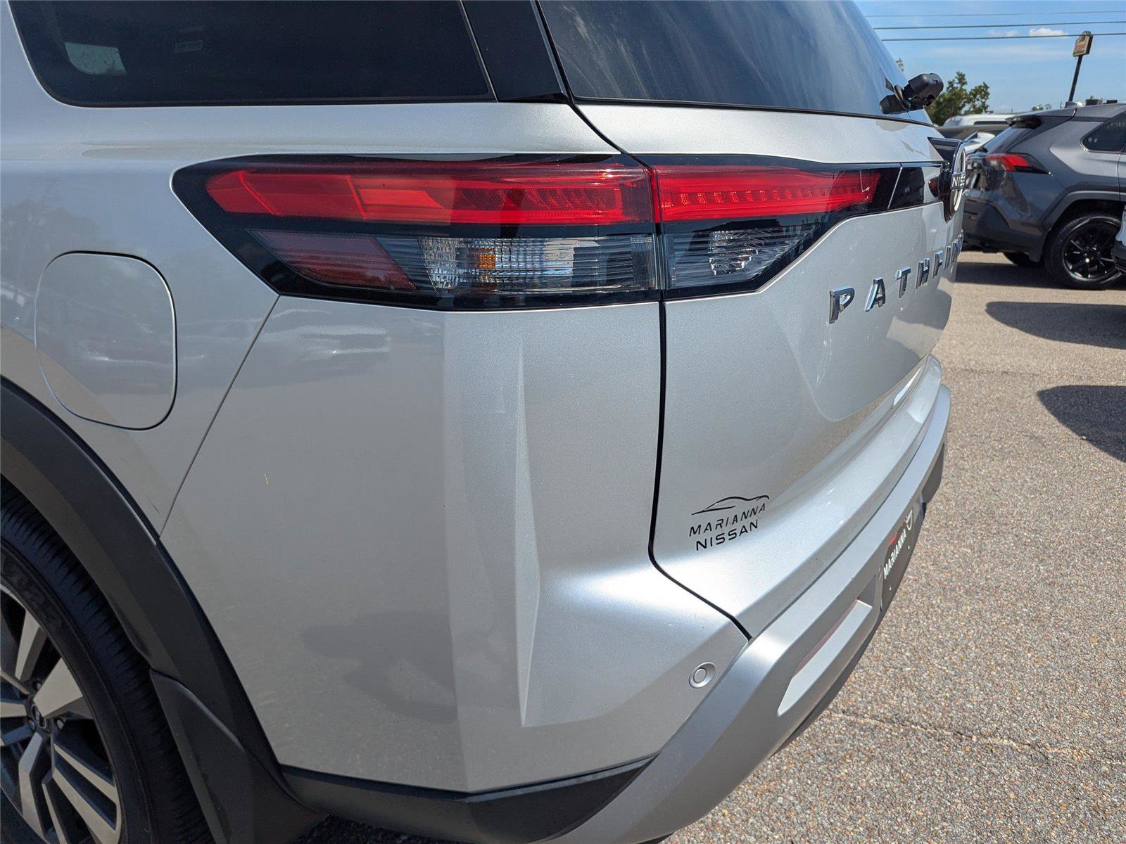 Used 2023 Nissan Pathfinder SL image 13