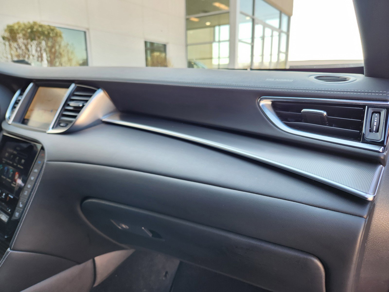 Used 2023 INFINITI QX55 Essential w/ Accent Package image 16