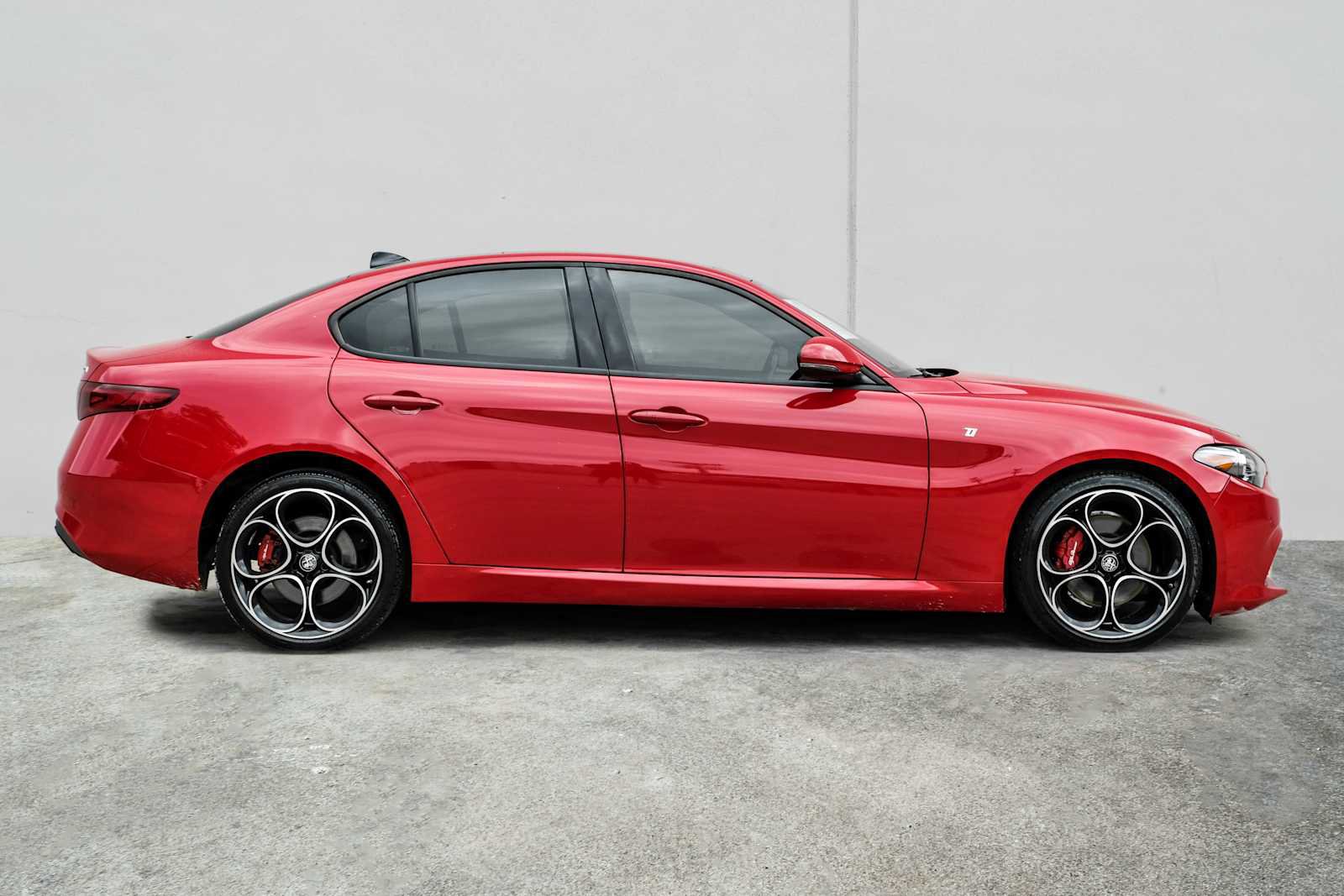 Used 2022 Alfa Romeo Giulia Ti AWD/4WD image 8