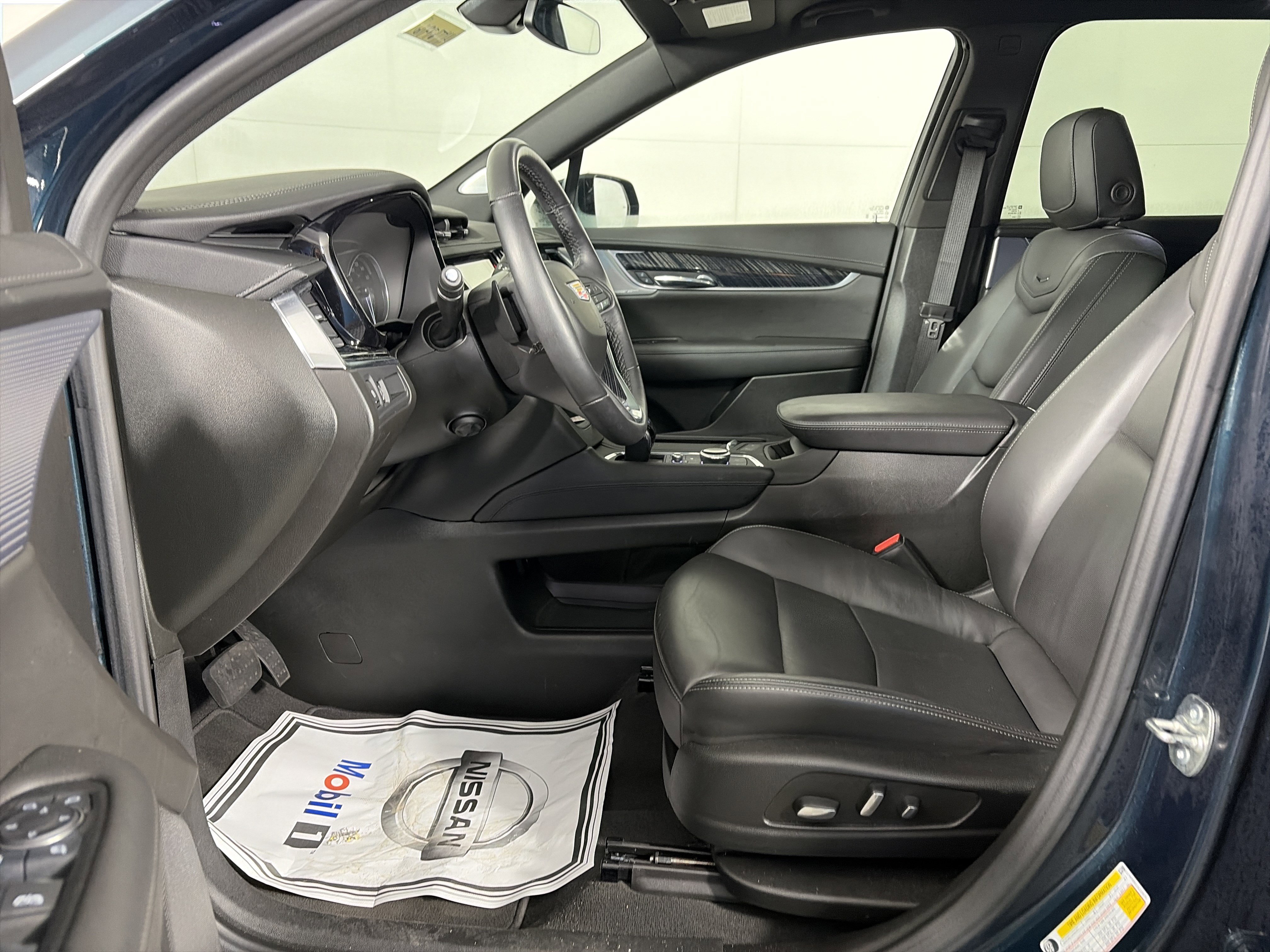 Certified 2025 Cadillac XT6 Premium Luxury image 10