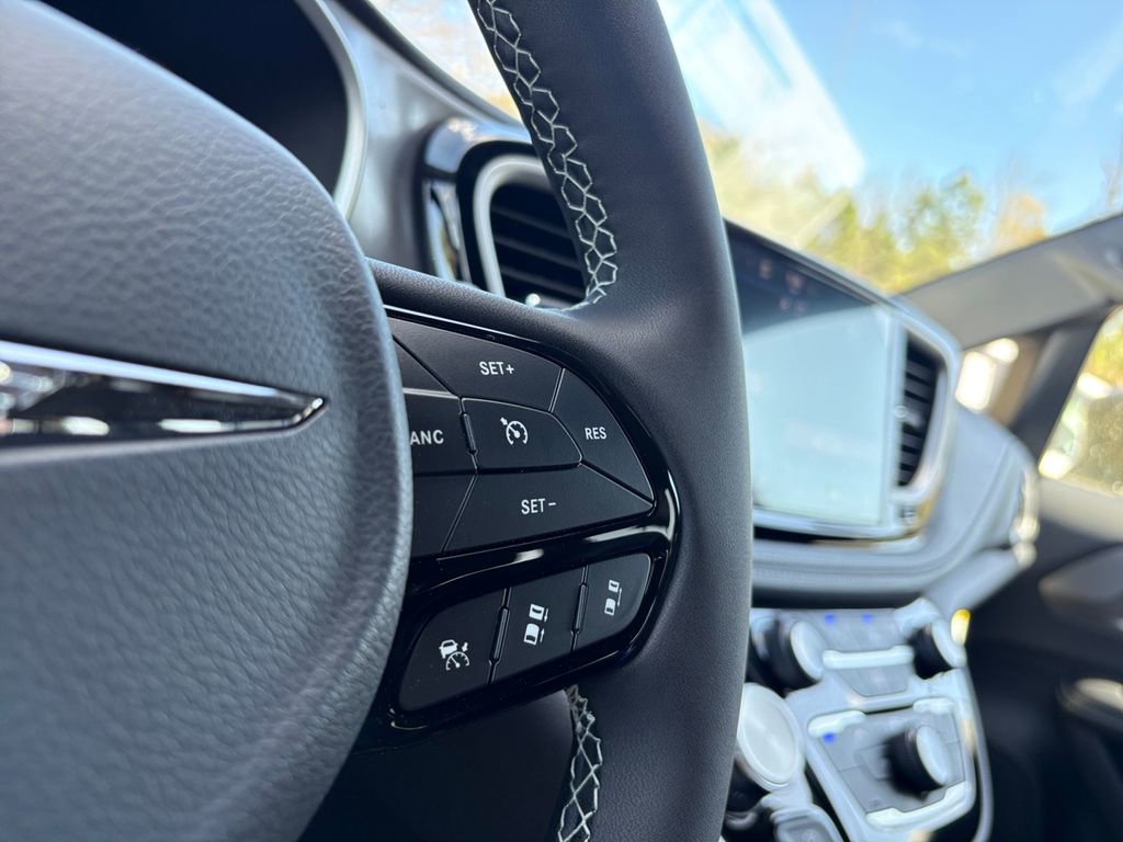 New 2026 Chrysler Pacifica Select image 19