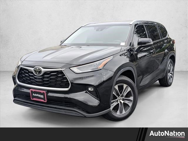 Used 2022 Toyota Highlander XLE