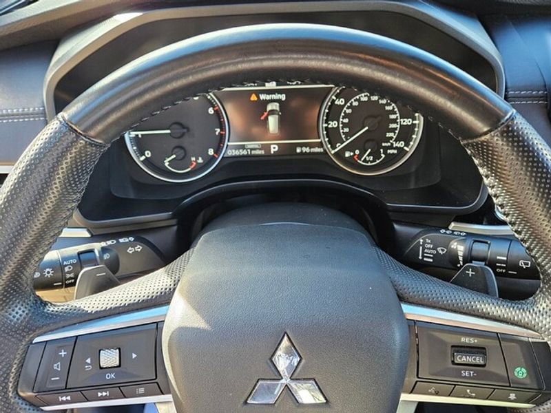 Used 2024 Mitsubishi Outlander SE image 22