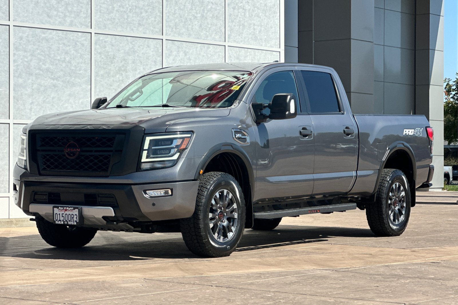 Used 2023 Nissan Titan PRO-4X w/ Pro-4x Convenience Package AWD/4WD image 8