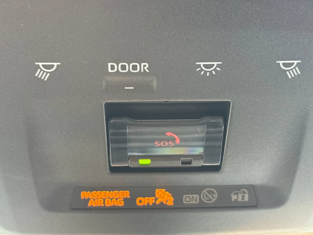 Used 2025 Toyota Prius LE FWD image 30