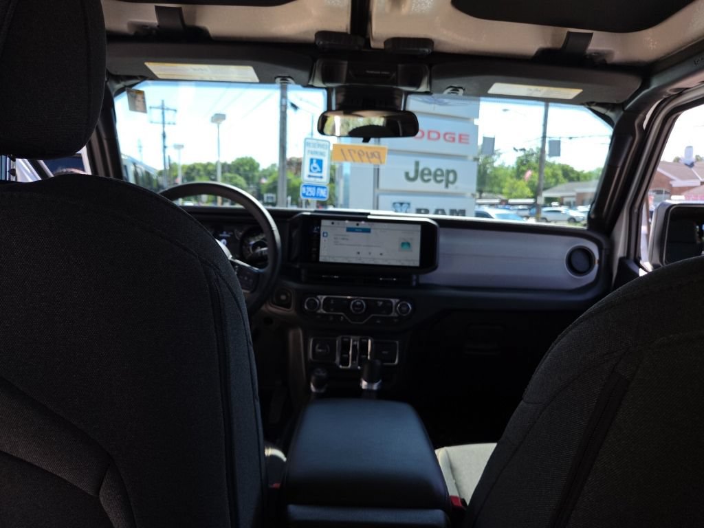 Certified 2025 Jeep Gladiator Sport AWD/4WD image 23