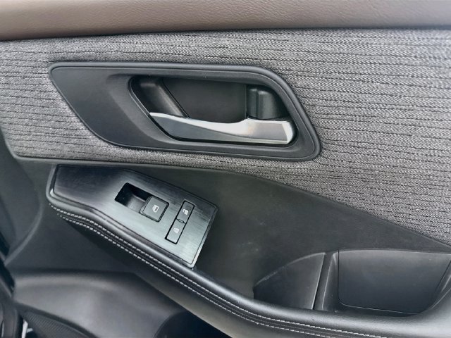 Used 2023 Nissan Rogue SV FWD image 30