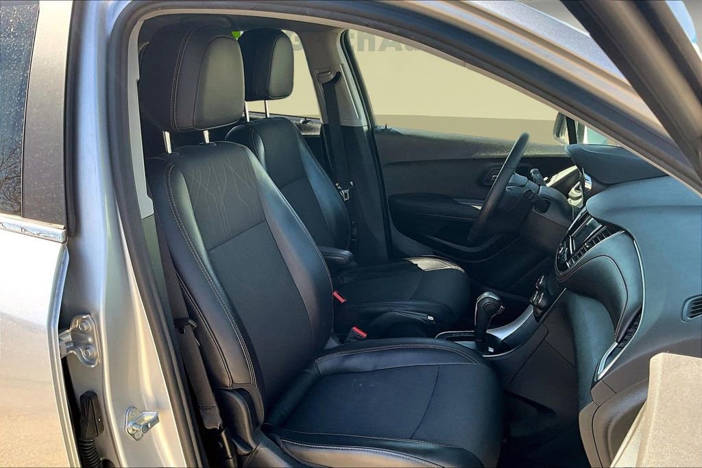 Used 2018 Chevrolet Trax LT w/ LT Convenience Package image 26