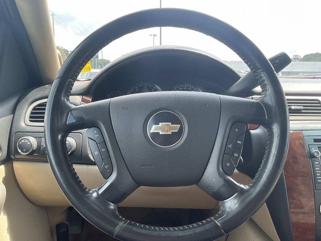 Used 2008 Chevrolet Avalanche LTZ w/ LTZ Preferred Equipment Group AWD/4WD image 22
