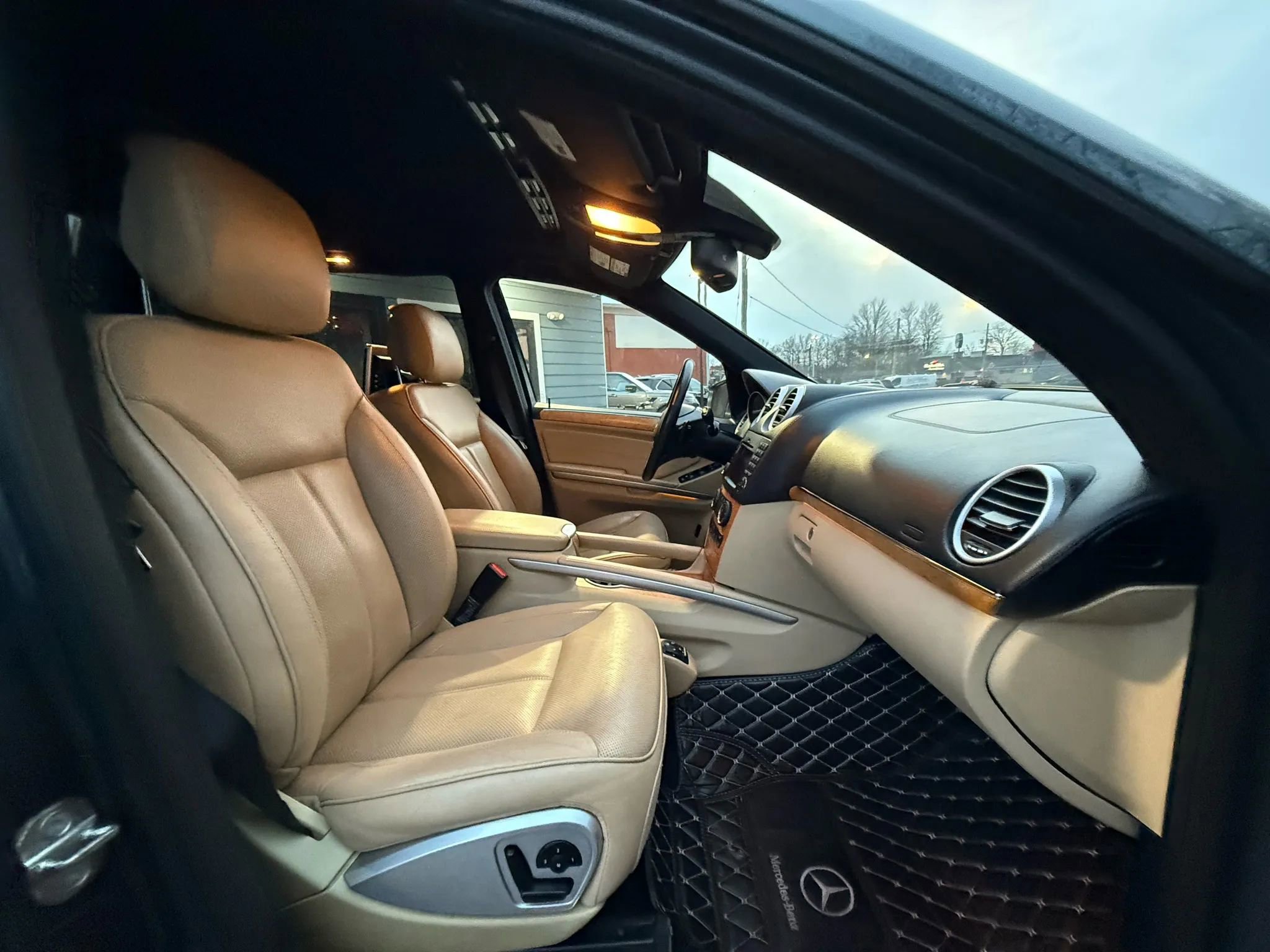 Used 2012 Mercedes-Benz GL 550 GL 550 4MATIC Sport Utility 4D image 30