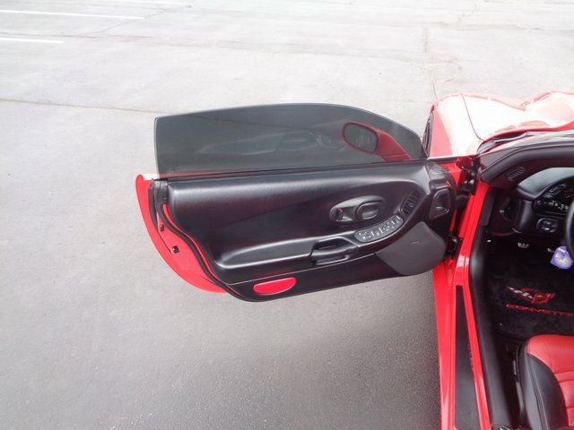 Used 2001 Chevrolet Corvette Coupe w/ Preferred Equipment Group2 RWD image 15