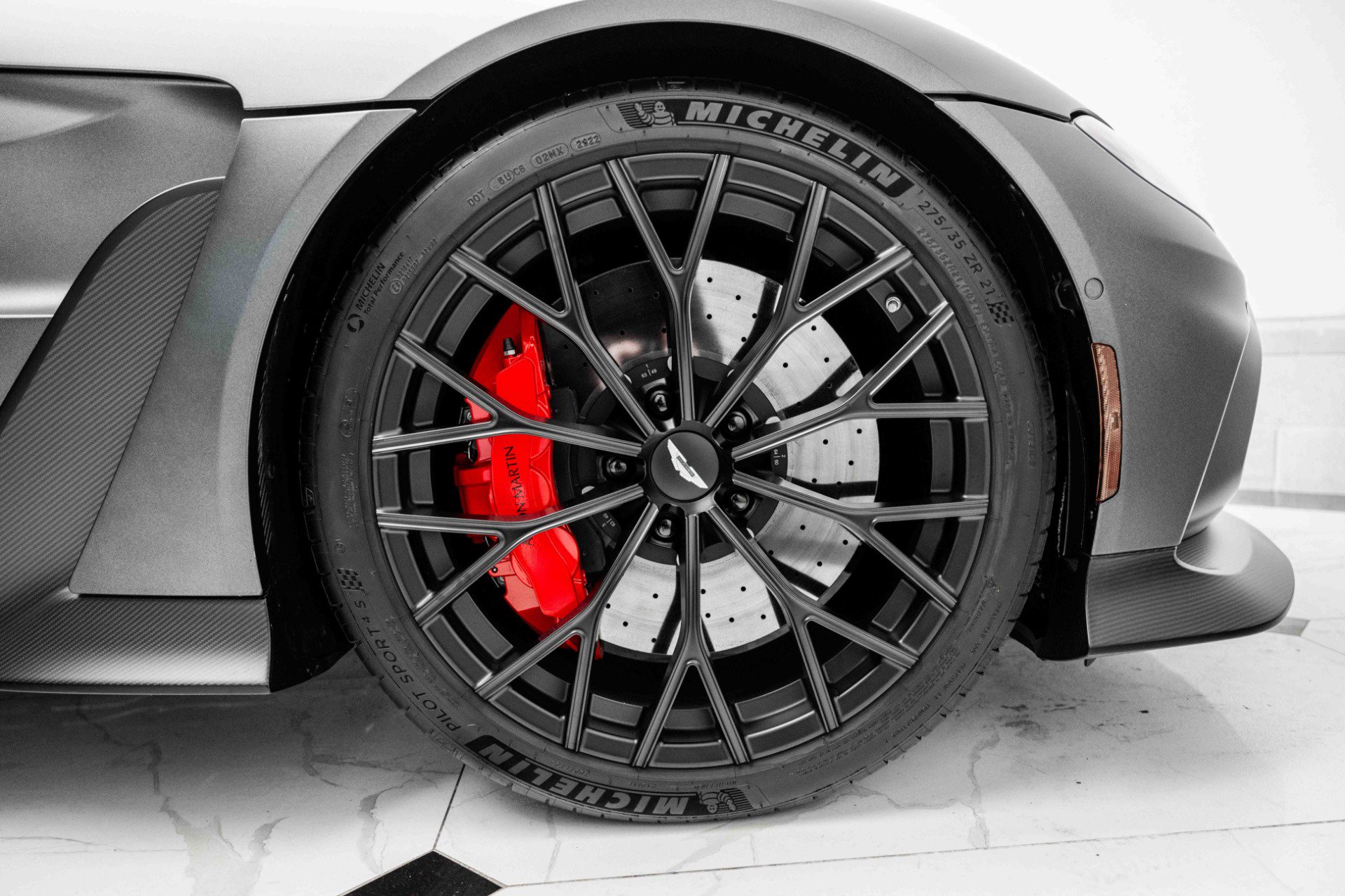 Used 2023 Aston Martin V12 Vantage Roadster image 41